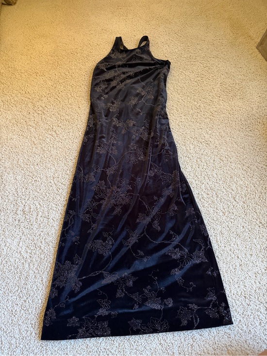 Dresses & Skirts - Elegant Black Floral Velvet Maxi Dress